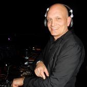 Pop-and-Wave-Party stieg im „Tivoli“