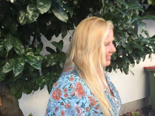 Elke (56) ist seit ein paar Jahren arbeitslos und bringt sich und ihren sechsjährigen Sohn kaum durch.    kuster