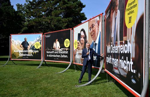 Erst am Dienstag hat Van der Bellen seine Wahlplakate präsentiert. APA/Schlager