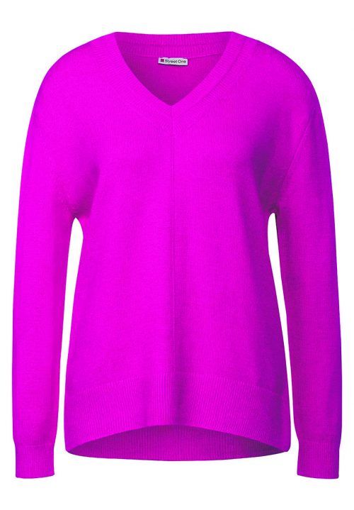 Feinstrickpulli mit V-Ausschnitt und Ripp-Details. Gesehen bei Street One um 59,99 €.