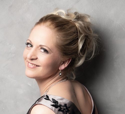 Die international bekannte Sopranistin Maria Erlacher verfügt über ein breites Repertoire. VERANSTALTER
