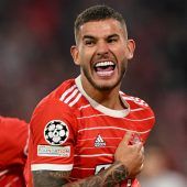 Die Bayern bejubeln einen 2:0-Sieg gegen Barcelona. »C3