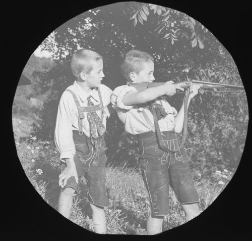 Hubert und Norbert Bertolini im Jahr 1907.