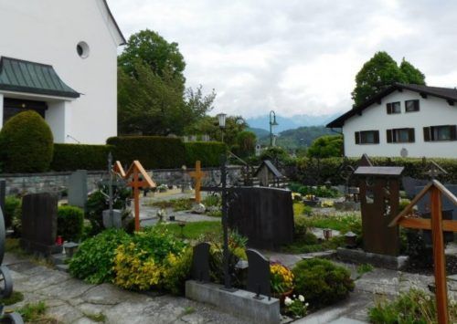 Im Laufe der kommenden Wochen soll die Gestaltung der entdeckten Urnengräber mit Grabstein und Kies abgeschlossen werden. MIMA