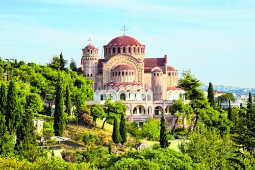 Im Nordosten der Stadt, etwas erhöht, liegt die Kirche St. Paulus. Shutterstock