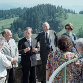 Ein einsamer Mann in der Wiener Hofburg