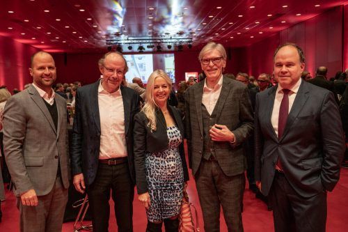 Landesrat Marco Tittler, Herausgeber Eugen A. Russ und Irene, WKV-Präsident Wilfried Hopfner und VN-Chefredakteur Gerold ­Riedmann.  VN/Serra