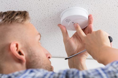 Rauchmelder können im Falle eines Brandes Leben retten. shutterstock