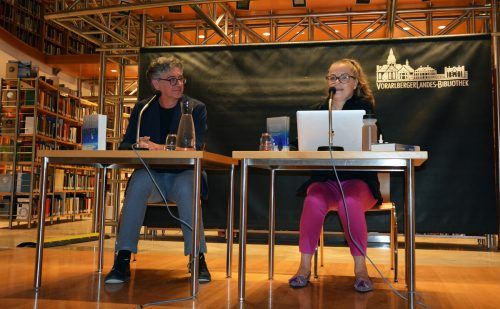Rebekka Moser mit Jürgen Thaler im Kuppelsaal der Landesbibliothek bei der Buchpräsentation. CRO, Moser