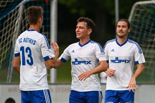 Röthis-Spieler Julian Mair erzielte den wichtigen Ausgleichstreffer. lerch