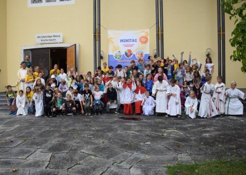 Zum Abschluss des Minitages wurde in der Muntliger Pfarrkirche eine kunterbunte Messe gefeiert.  Privat