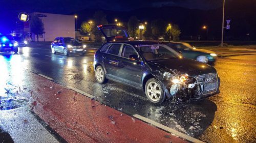 Zwei Pkw kamen sich in Dornbirn Wallenmahd in die Quere und kollidierten. M. Shourot