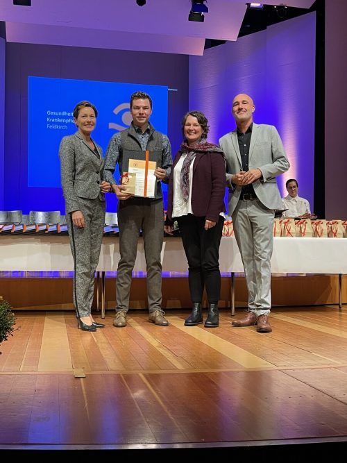 35 Frauen und zehn Männer erhielten im Vorarlberger Landeskonservatorium in Feldkirch ihre Diplome überreicht.
               
              Vorarlberger Krankenhaus-Betriebsges.m.b.H.