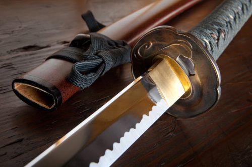 Als ein Samuraischwert zum Einsatz kam, wurde es blutig.  Symbol/Adobe