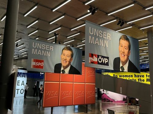 Arbeit „Unser Mann“ von Gottfried Bechtold im Kunsthaus Graz.  CD