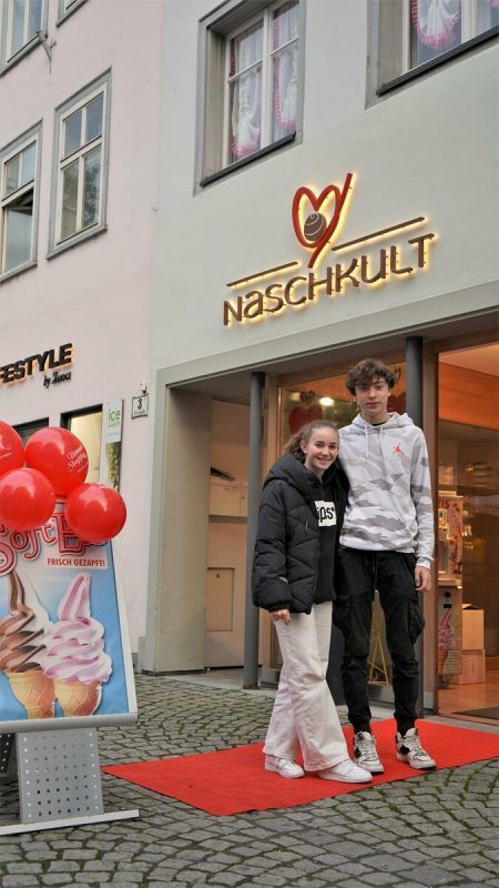 Auch Sophie und Lukas ließen sich das Dämmershoppen nicht entgehen.
