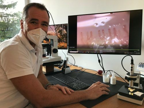 Auf dem Computer kann Andreas Werle die schlechte Durchblutung der kleinen Haargefäße darstellen. vn/mm