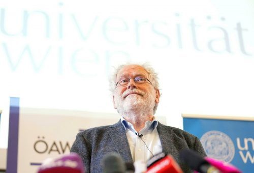 Bei einer spontanen Pressekonferenz zeigte sich Anton Zeilinger hocherfreut über die Auszeichnung. Apa