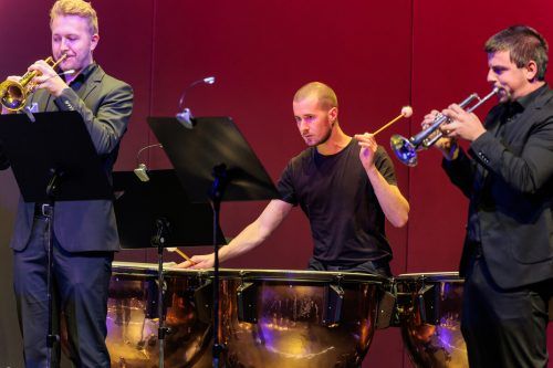 Bertram Brugger ist Schlagzeuger und spielt beim Orchester Windwerk in Götzis heute ein 15-minütiges Solo.  Erhard Sprenger