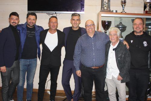 Bregenz-Sportstadtrat Michael Felder mit dem SW-Vorstand Zoran Tomic, Thomas Fricke, Predrag Zivanovic, Roberto Montel, Hans Begle und Ewald Giesinger (v. l.). Knobel