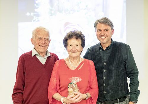 Bürgermeister Kurt Fischer gratulierte Gerda und Hellmut Thelesklav zur Eisernen Hochzeit und 65 Jahren Ehe. Gde