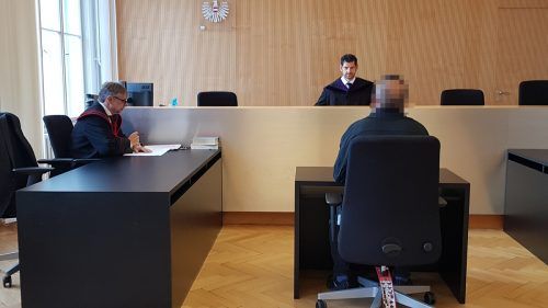 Der Angeklagte muss 500 Euro Schmerzensgeld an seine Tochter zahlen.  EC