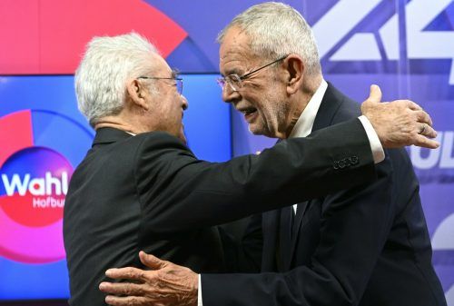 Der ehemalige Präsident, Heinz Fischer, freute sich mit dem wiedergewählten.