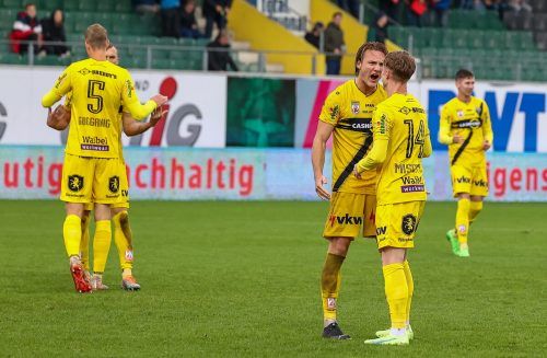 Der große Druck auf Seiten der Altacher entlud sich nach dem 3:2-Sieg in Ried bei Felix Strauss, der seinen Emotionen freien Lauf ließ. apa