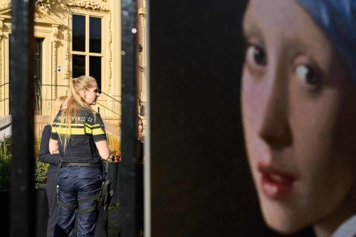 Der jüngste Vorfall ereignete sich im niederländischen Kunstmuseum Mauritshuis in Den Haag. Drei Männer wurden festgenommen. AFp