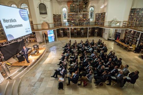 Der Kuppelsaal der Landesbibliothek beherbergt demnächst wieder eine geballte Ladung universitären Wissens. vn/steurer