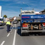 Lkw rammt Auto