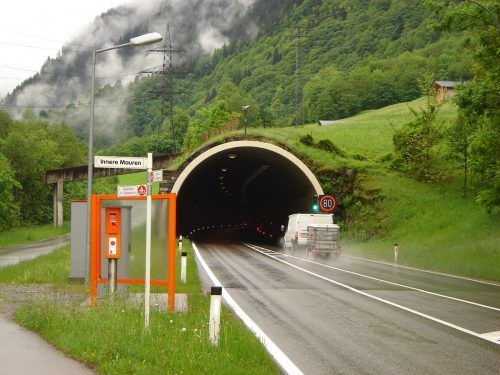 Der Maurentobeltunnel sowie der Gortnieltunnel werden wegen Instandhaltungsarbeiten kurzfristig gesperrt. Archiv/Heidi Netzer
