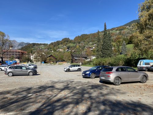 Der Parkplatz der Hochjochbahn kann als vorübergehende Lösung angedacht werden, geplant ist langfristig eine Tiefgarage.