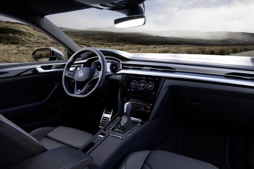 Der typische VW-Stil im Interieur angereichert mit betont dezenten Akzenten und geradlinigen Dekor-Details.