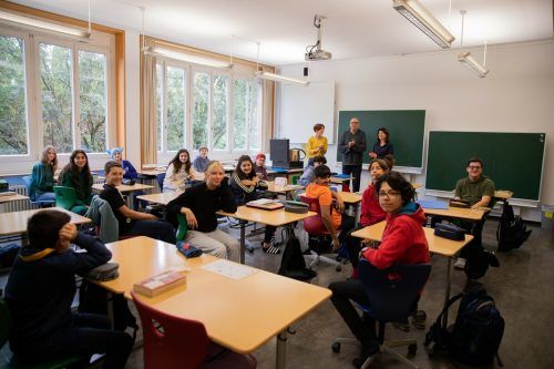 Die 3c MS Hasenfeld mit Ulrich Gabriel und den Klassenlehrerinnen Birgit Schwarzmann-Sohm und Helga Riedmann. W*ORT