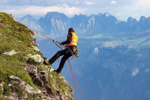 Die Alpine Einsatzgruppe der Kantonspolizei ermittelt den Unfallhergang, der zum Tod führte.  Kapo SG