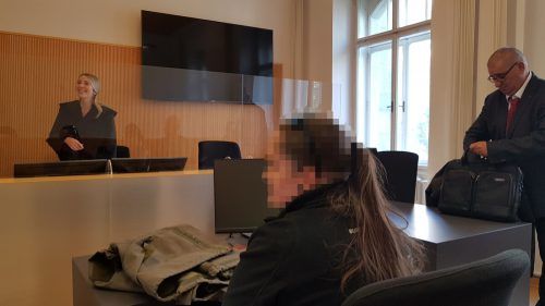 Die Angeklagte behauptete vor Gericht, eine sichere Fahrerin zu sein. Dass sie keinen Führerschein hat, findet sie nicht so tragisch. EC