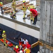 Bei Sturz auf Betonboden verletzt