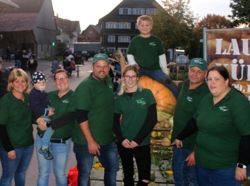 Die gemeinsame Arbeit beim Kürbis- und Kartoffelfest unterstreicht den Begriff Familienbetrieb in eindrucksvoller Art und Weise. STP/3