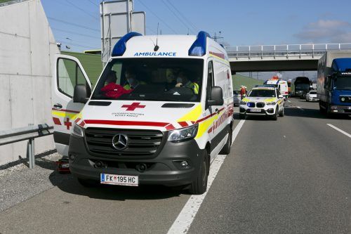 Die Rettung war mit neun Einsatzkräften vor Ort. Es gab lange Staus.  Mathis (1), Screenshot