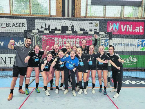 Die von Lucas Mayer (l.) und Doris Hörburger (r.) betreuten Bregenzer Damen treffen im ÖHB-Cup auf den SSV Dornbirn-Schoren. Verein