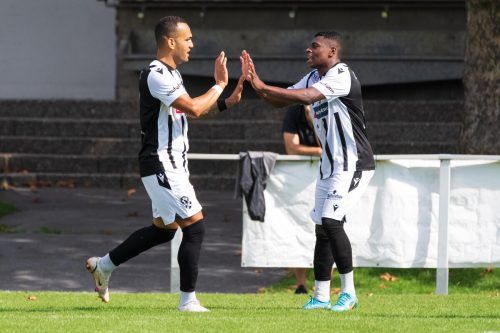 Einmal Abklatschen bitte: SW Bregenz feiert nach 2:1 über Altachs Juniors. Stiplovsek