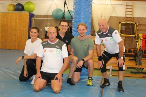 Engagiert kümmern sich die Trainer um die Ringerstars von morgen.  
