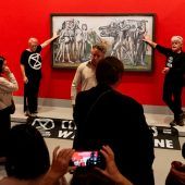 Klimaaktivisten kleben sich an Picasso-Gemälde fest