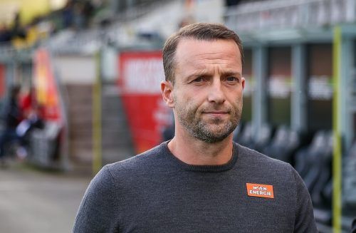 Ferdinand Feldhofer musste nach dem 0:1 in Ried die Trainerbank von Rapid räumen. apa