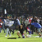 125 Todesopfer bei Massenpanik nach Fußballspiel in Indonesien. »D8