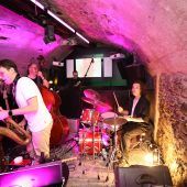 Von Band zu Band