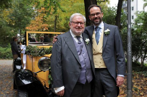 Frisch verheiratet. Anselm Bilgri mit seinem Mann Markus.  reuters