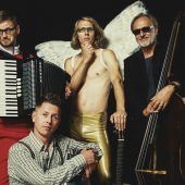 Musik, Kabarett und „hinsehen statt wegsehen“ im Spielboden