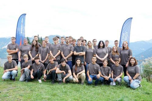 illwerke vkw 32 Jugendliche starteten ihre Karrieren beim Energiedienstleister. Sie haben sich dabei zwischen den Ausbildungszweigen Elektrotechnik, Metalltechnik, Mechatronik, Informationstechnologie-Systemtechnik, Geoinformationstechnik und Büro- bzw. E-Commerce entschieden.